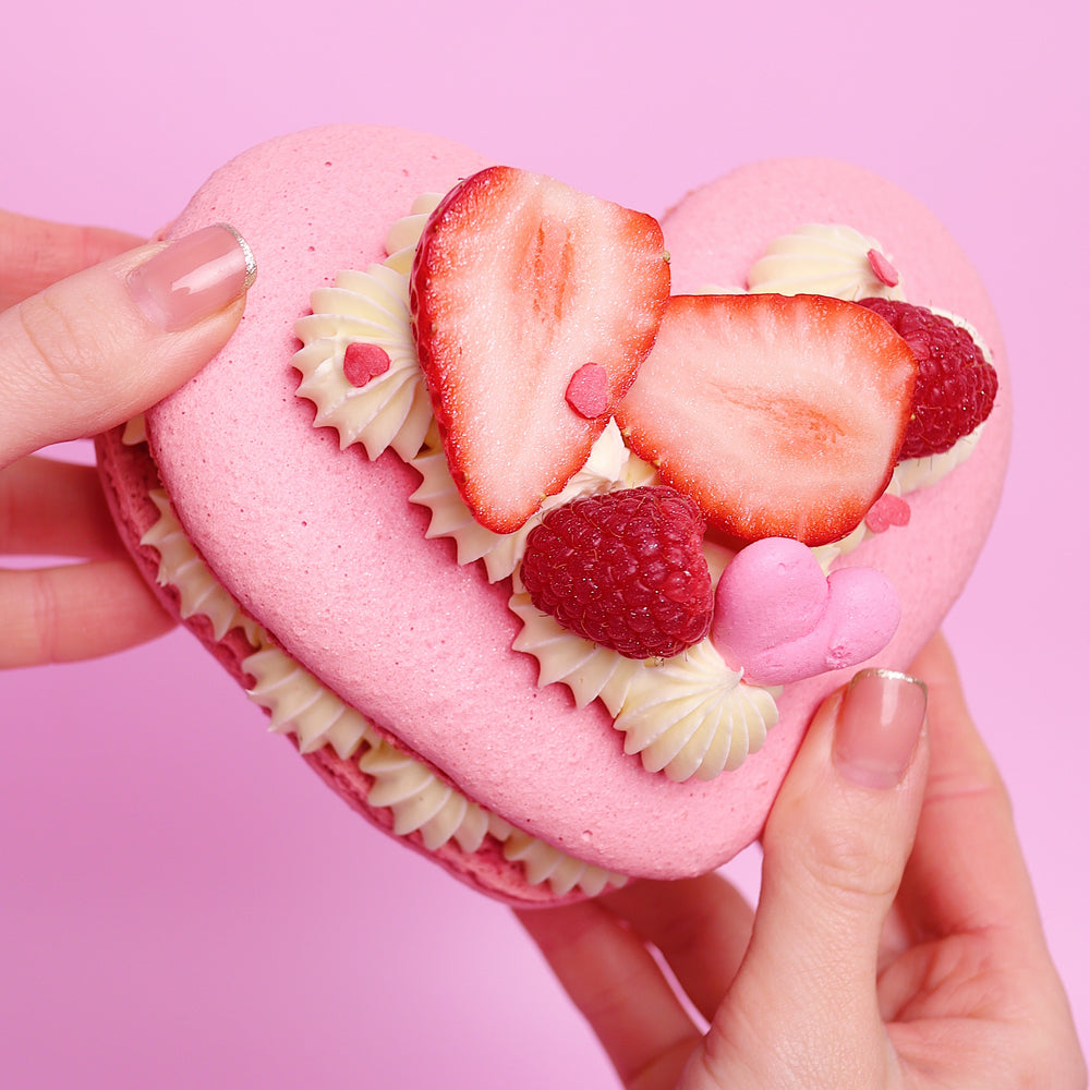 
                      
                        Голям Макарон "Love"
                      
                    
